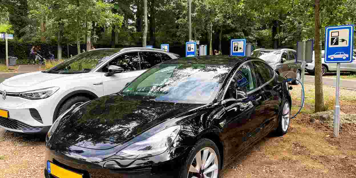 Safari Meeting Centre realiseert plaatsing 12 laadpalen voor 24 elektrische auto’s