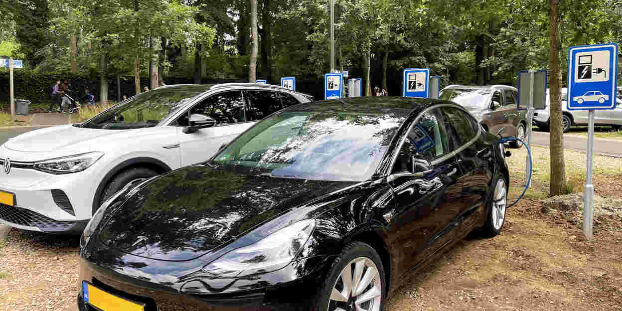 Safari Meeting Centre realiseert plaatsing 12 laadpalen voor 24 elektrische auto’s